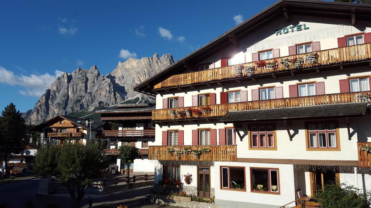 Hotel Bellaria - Cortina D'Ampezzo Luaran gambar