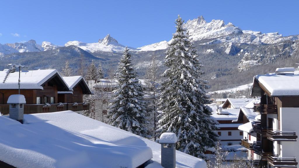 Hotel Bellaria - Cortina D'Ampezzo Luaran gambar