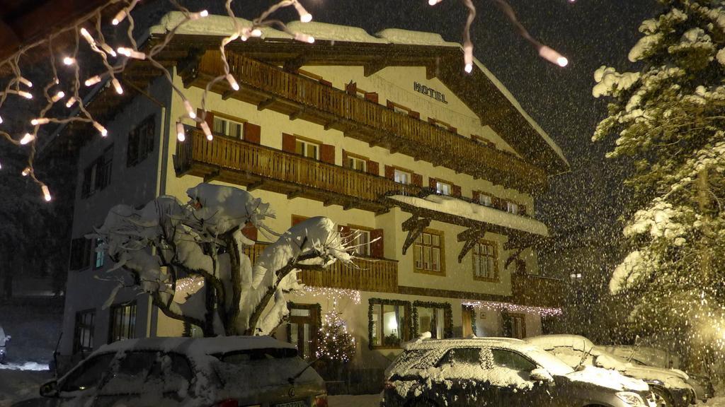 Hotel Bellaria - Cortina D'Ampezzo Luaran gambar