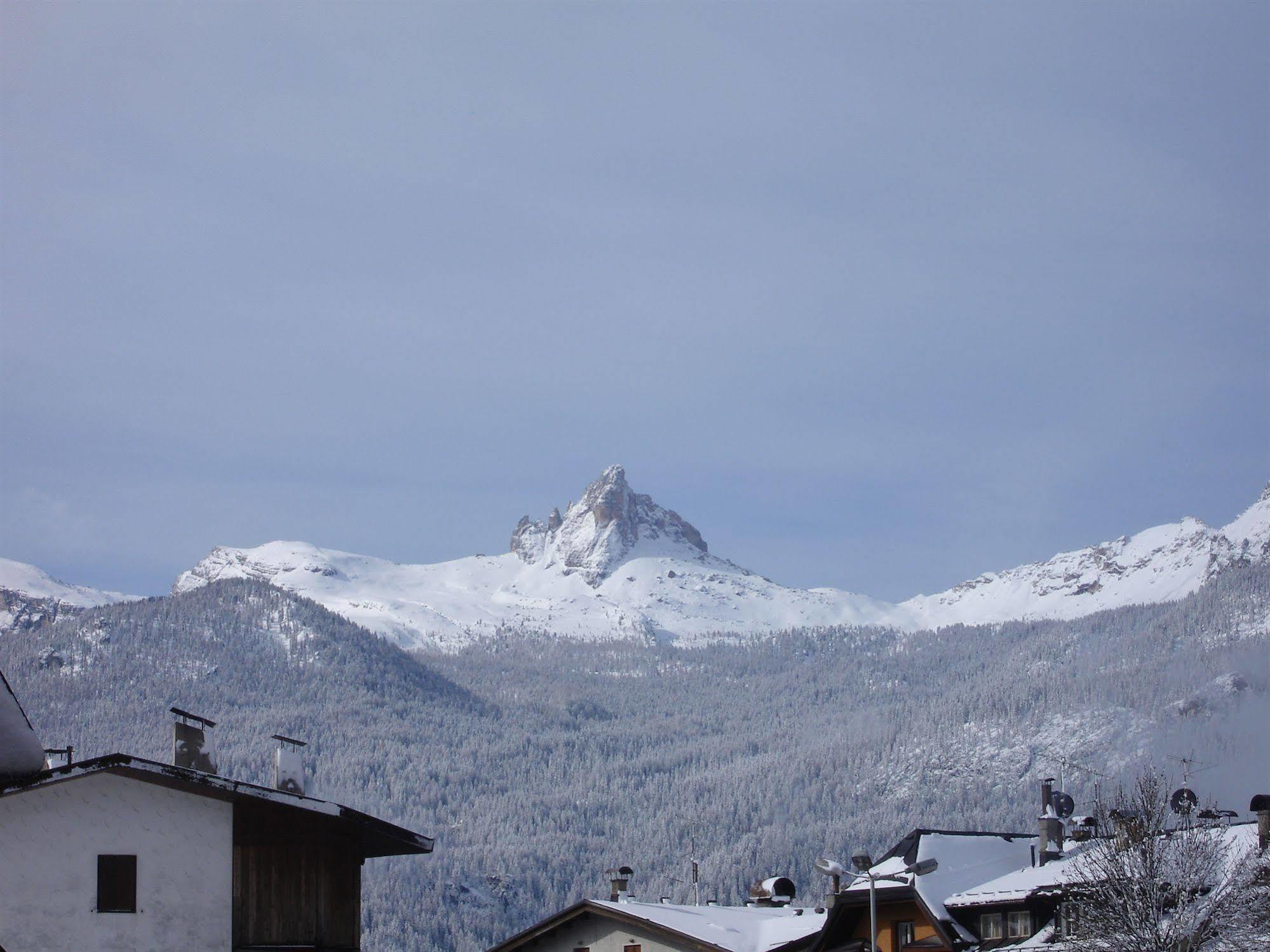Hotel Bellaria - Cortina D'Ampezzo Luaran gambar